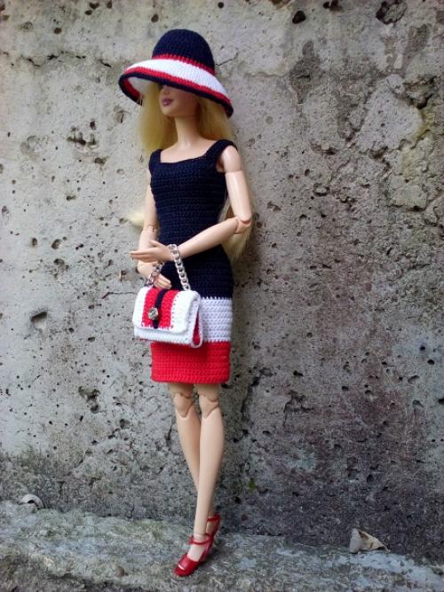 В такой великий час к ней пришла Фимка собак. 04