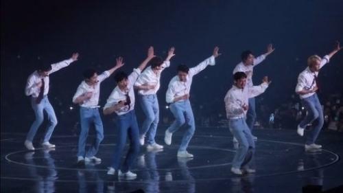 Pann текущий взгляд на ужасную одежду EXO. 02 Pann текущий взгляд на ужасную одежду EXO. 02