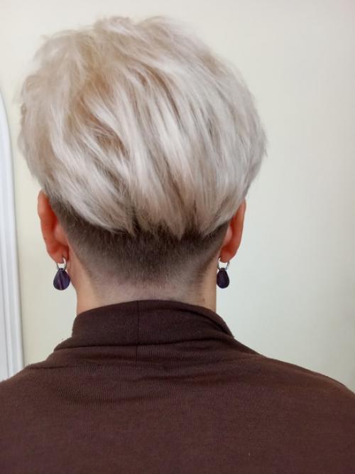 Стрижка андеркат - универсальный стильный вариант прически для женщин возраста 40-50 лет. 02