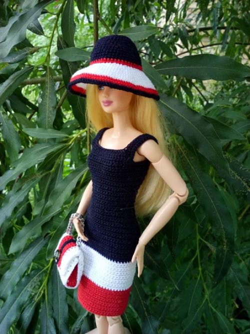 В такой великий час к ней пришла Фимка собак. 02