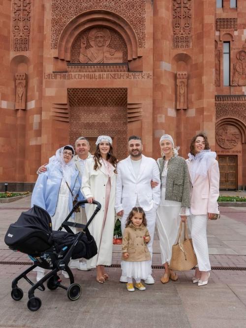 Сарик андреасян и Лиза моряк крестили дочек. 05