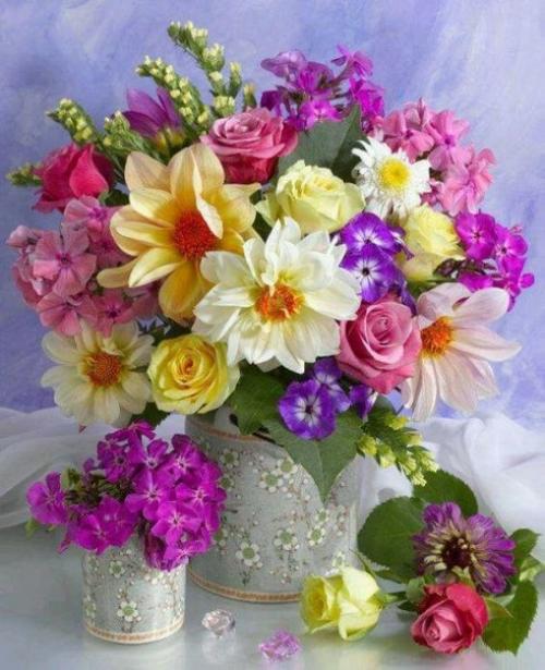 В яркий, солнечный, теплый июльский день, в пору ягод и цветов, родилась наша дорогая землячка - насибуллина Миляуша. 01