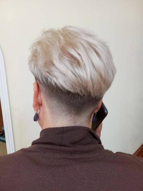 Стрижка андеркат - универсальный стильный вариант прически для женщин возраста 40-50 лет. 01