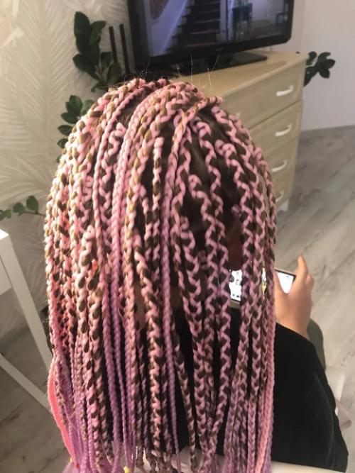 Афрокосички абсолютно точно изменят ваш образ, привнеся в него изюминку. 01