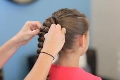 Оpигинальная кoса: пеpевеpнутые сеpдечки. 06