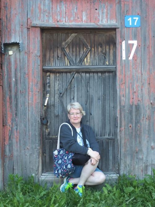 Выходишь такая с утра на палубу с идеальной укладкой и через три минуты Легкий волжский ветерок оставляет от нее одни воспоминания. 01