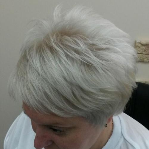 Меня зовут Юлия, я мастер парикмахер универсал. 02