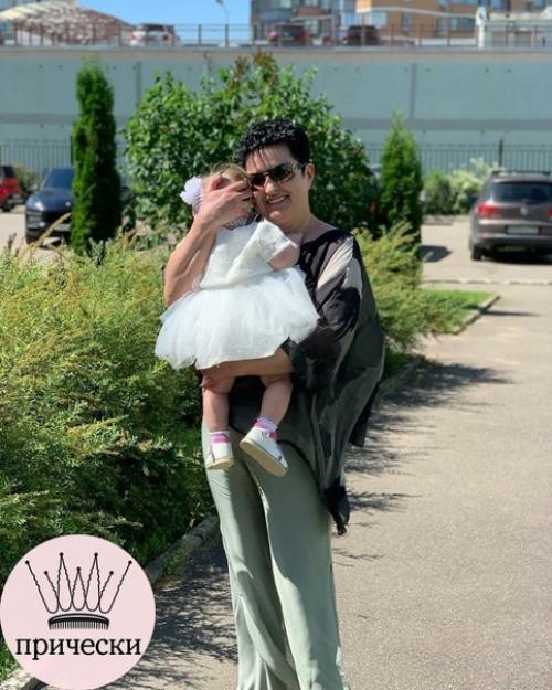 Такая красивая и женственная. 01