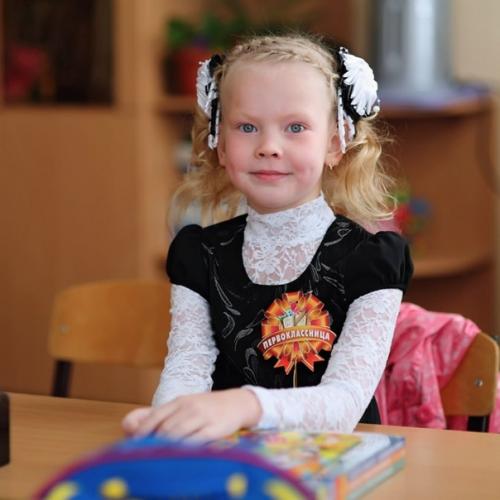 В этом году моя старшая дочь идёт в девятый класс, младшая в седьмой. 01 В этом году моя старшая дочь идёт в девятый класс, младшая в седьмой. 01