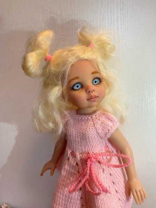 Светочка мечтает встретиться с мамочкой она очень любит наряжаться, менять прически! 02