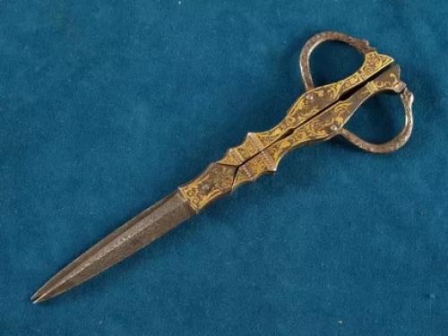 Посредине - гвоздик …. 04