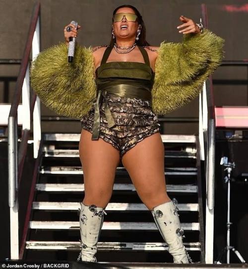 Так сейчас выглядит звезда нулевых нелли фуртадо. 02