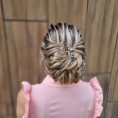 Хорошо размятся в причёске, а то всё окрашивания, да окрашивания. 01