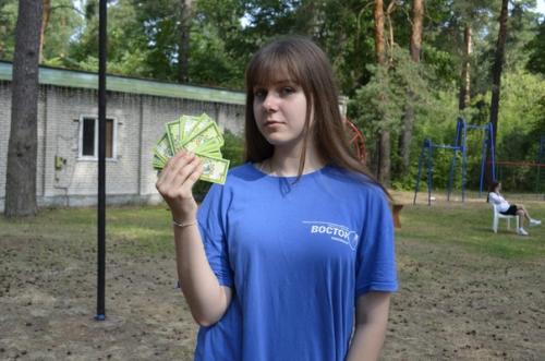 Знакомьтесь, это Иришка - наша самая лучезарная, застенчивая и милая коллега. 01