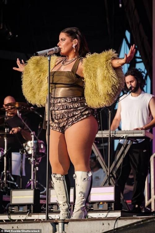 Так сейчас выглядит звезда нулевых нелли фуртадо. 01