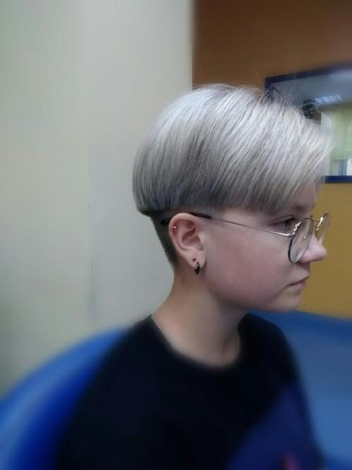 Красивые и стильные стрижки для девочек всегда были неотъемлемой частью модного образа. 01