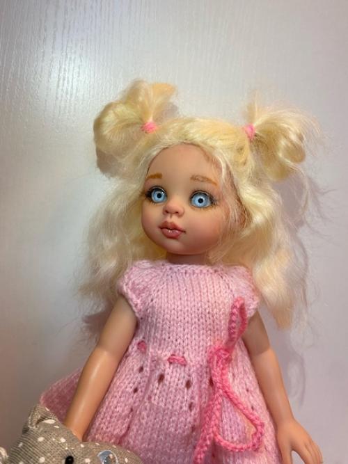 Светочка мечтает встретиться с мамочкой она очень любит наряжаться, менять прически! 04