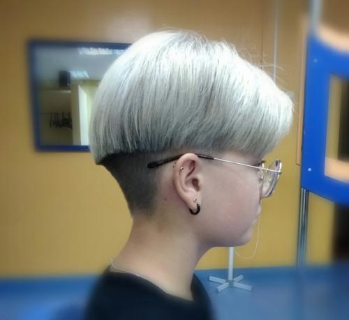 Красивые и стильные стрижки для девочек всегда были неотъемлемой частью модного образа. 02