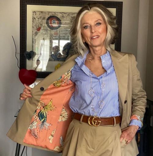 59-Летняя паола марелла - архитектор, агент по недвижимости и телеведущая. 02