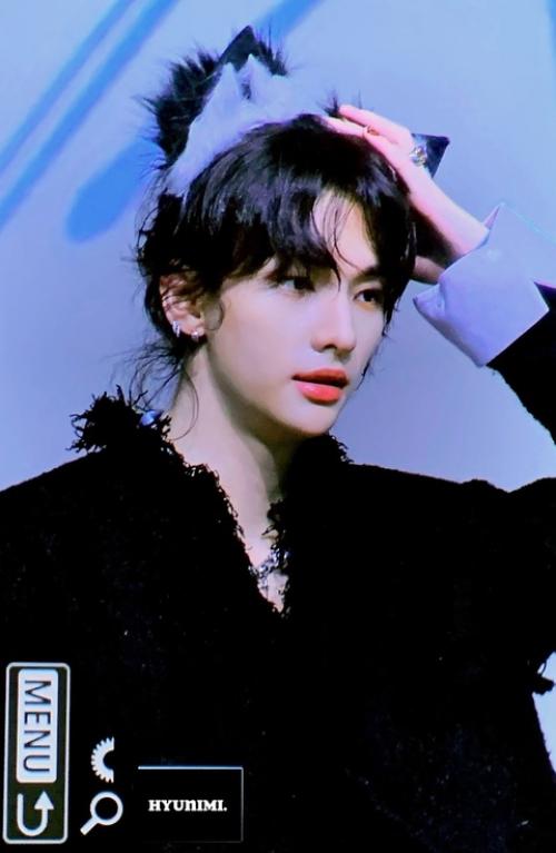 100824: хёнджин действительно красивый. 01 100824: хёнджин действительно красивый. 01