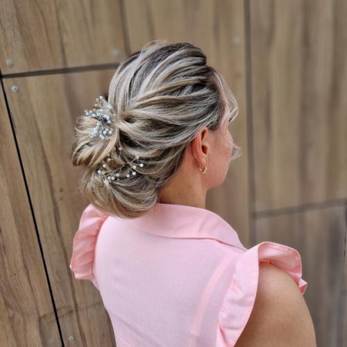 Хорошо размятся в причёске, а то всё окрашивания, да окрашивания. 02