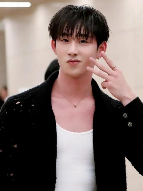 Элегантный эст снова перед вами, ведь я нашел очередную порцию фотографий с разных ракурсов и делюсь ими! 01