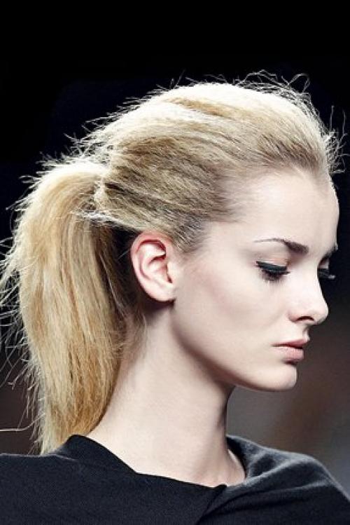 В этом сезоне дизайнеры продолжают развивать уже известную нам тенденцию максимально естественного образа. 03 В этом сезоне дизайнеры продолжают развивать уже известную нам тенденцию максимально естественного образа. 03