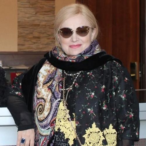 Сложно узнать надежду кадышеву в обычной жизни - певица без концертного костюма и грима. 02