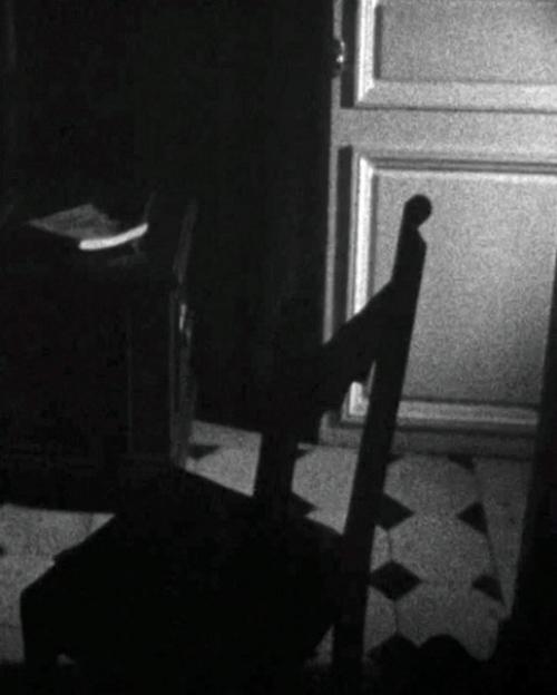 Сначала скажут: тебе надо по-другому одeться. 01