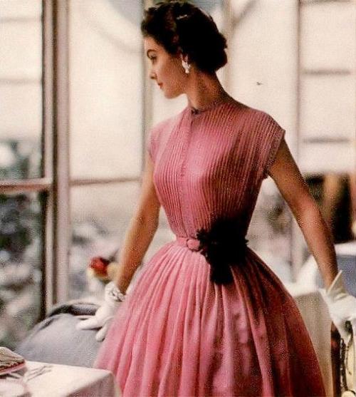 Стиль 50-х до сих пор считается самым женственным, элегантным и изящным в XX веке. 08 Стиль 50-х до сих пор считается самым женственным, элегантным и изящным в XX веке. 08