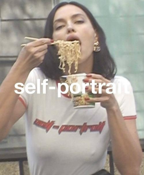 Ирина шейк в очередной раз доказала, что роскошно выглядит в любой ситуации. 02