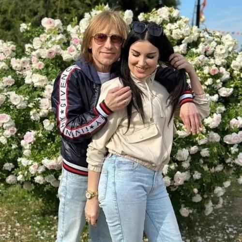 Вдова Пьера нарцисса свадьбу с его лучшим другом сыграла. 02