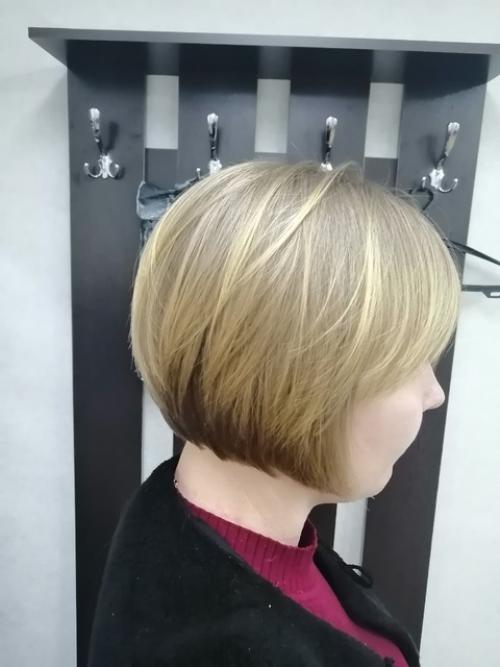 Модные стрижки на средние волосы с челкой и без. 03