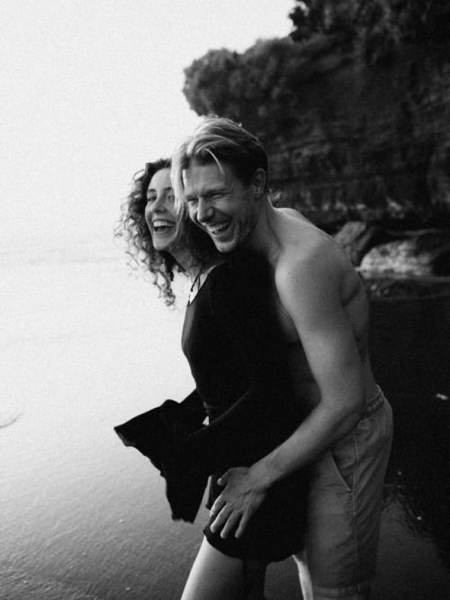 Актер Никита Ефремов кадрами с Софьей Гершевич на Бали поделился.

