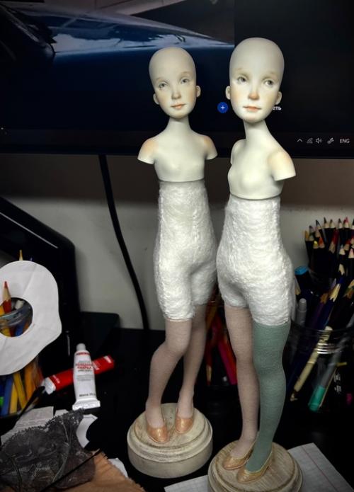 Зачем вы это показываете, не мешайте нам думать, что куклы появляются уже готовыми и красивыми! 02