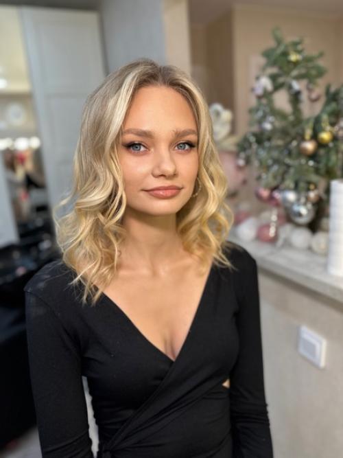 Про макияж.  Не все знают, что я, помимо волос, делаю и очень люблю макияж, а точнее цельные образы ( макияж + причёска /укладка). 02