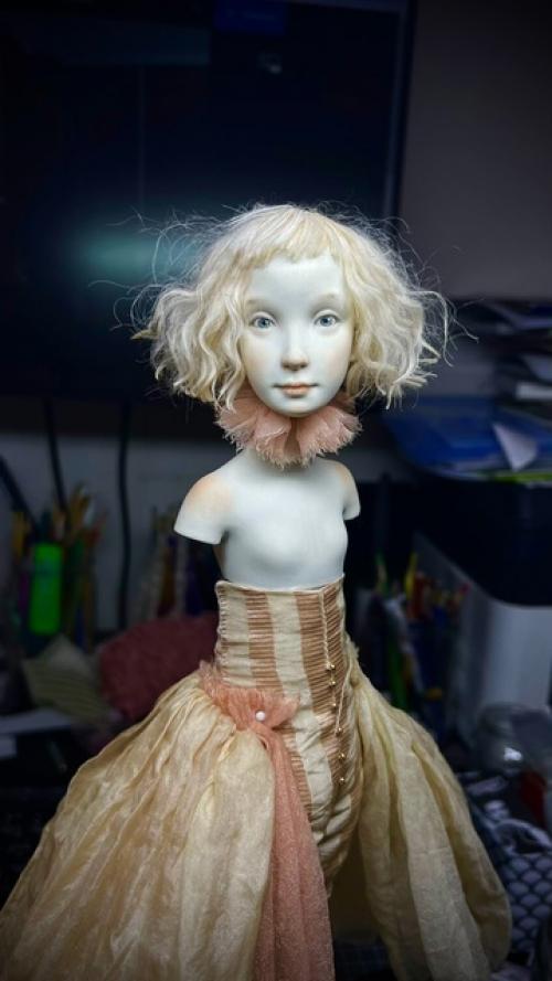 Зачем вы это показываете, не мешайте нам думать, что куклы появляются уже готовыми и красивыми! 05