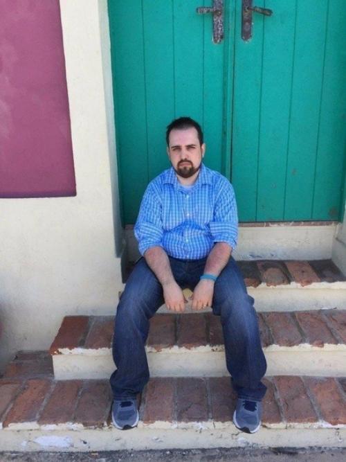 Жена в отпуск поехать не смогла, но он скинул ей унылые фото, в качестве поддержки. 02