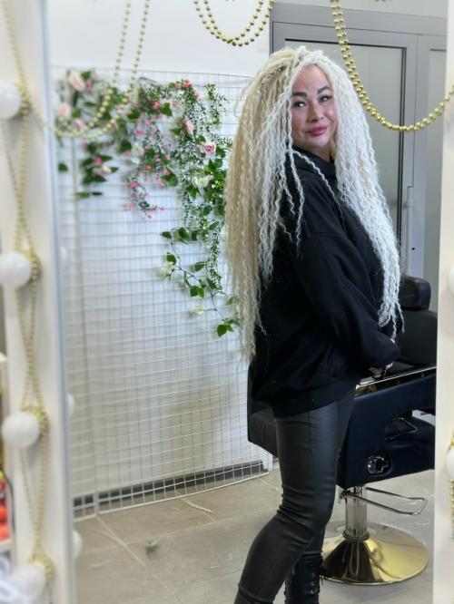 Новогодние выходные остались позади, а значит - самое время возвращаться к косам, креативу и красоте.

