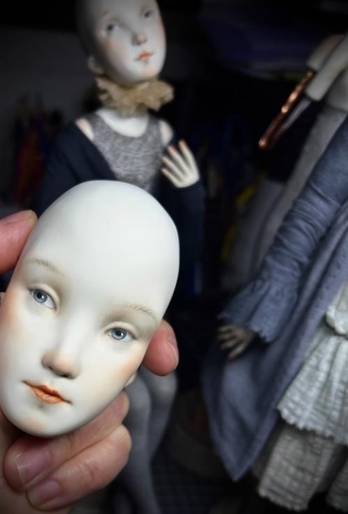 Зачем вы это показываете, не мешайте нам думать, что куклы появляются уже готовыми и красивыми! 04