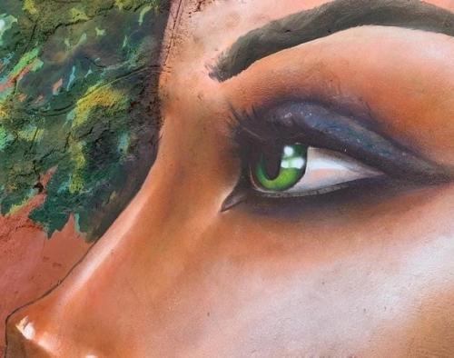 В ливадии - остановка Узбекистан (Крым) художник украсил стены, сделав растения частью рисунка. 03