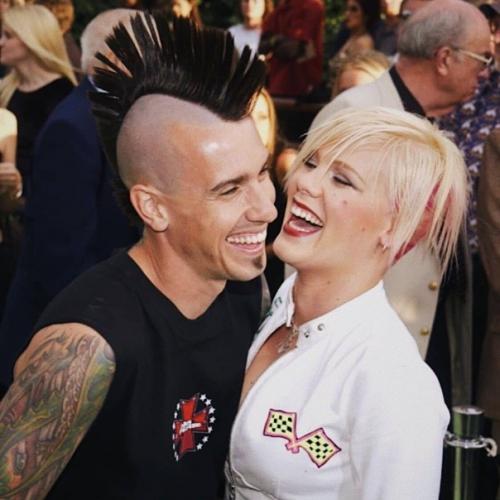 Пинк и Кэри харт отметили 15-ю годовщину свадьбы. 02