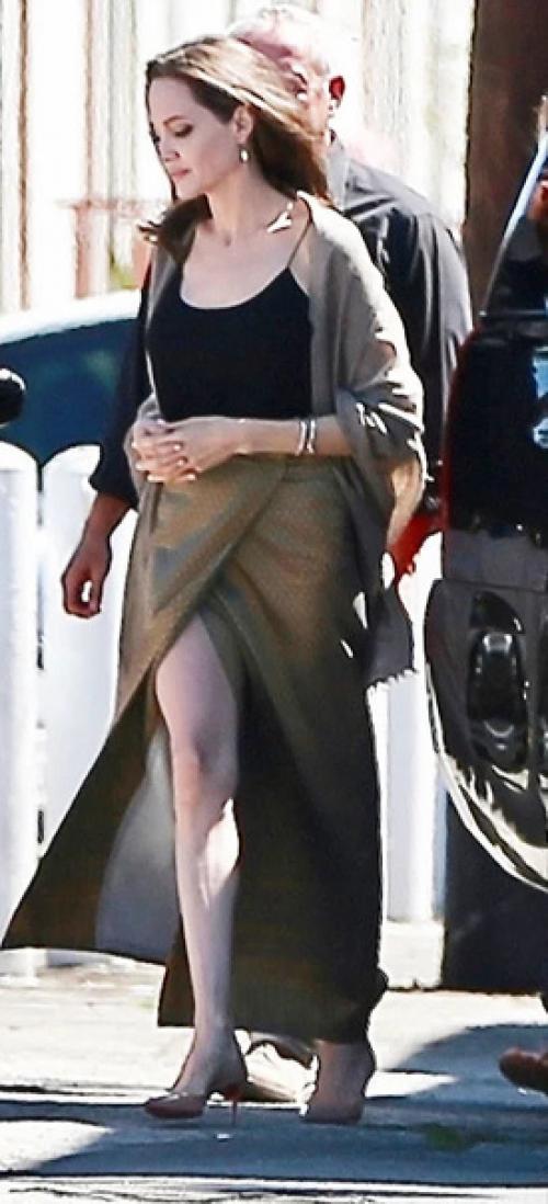 Анджелина Джоли без фотошопа, без макияжа, актриса на отдыхе. 07