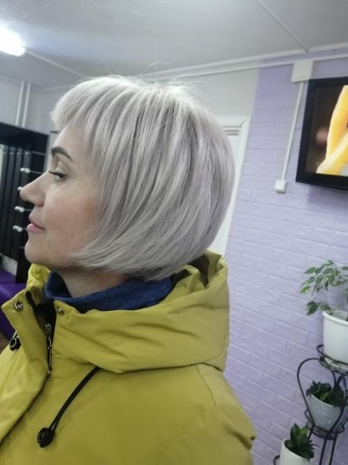 Модные стрижки на средние волосы с челкой и без. 04