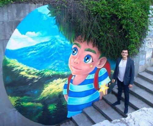 В ливадии - остановка Узбекистан (Крым) художник украсил стены, сделав растения частью рисунка. 04