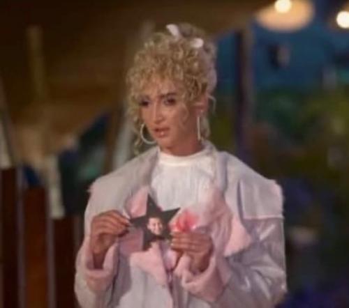 Недавно как пример прически мне принесли фото Оли Бузовой с мелкими кудряшками (покажу в карусели) я влюбилась. 01 Недавно как пример прически мне принесли фото Оли Бузовой с мелкими кудряшками (покажу в карусели) я влюбилась. 01