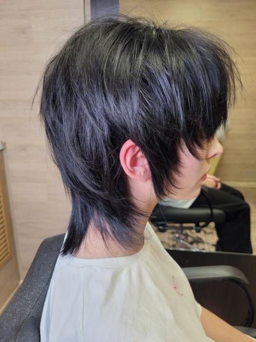 Маллет!  За счет перепадов длины эта стрижка неплохо держит заданную форму, от прикорневого объема до ломаных локонов. 02