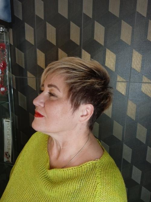 Стильная форма стрижки в модных и контрастных оттенках всегда привлекает внимание ценителей прекрасного. 02