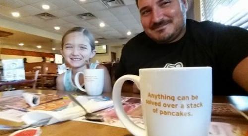 Одинокий папа учит отцов плести косички дочерям. 05 Одинокий папа учит отцов плести косички дочерям. 05