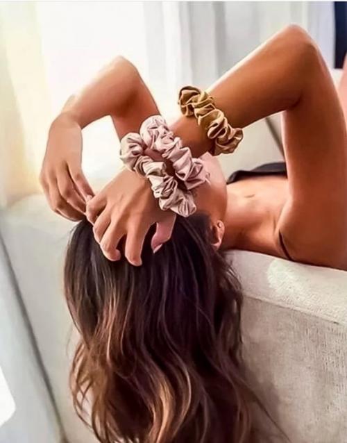 Мы знаем, что изменит жизнь ваших локонов на до и после: шёлковые резинки. 01